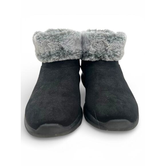 SKECHERS Woman's Nubuck Fur Lined Booties 7 Comfortable and Toasty Warm! - Picture 2 of 8